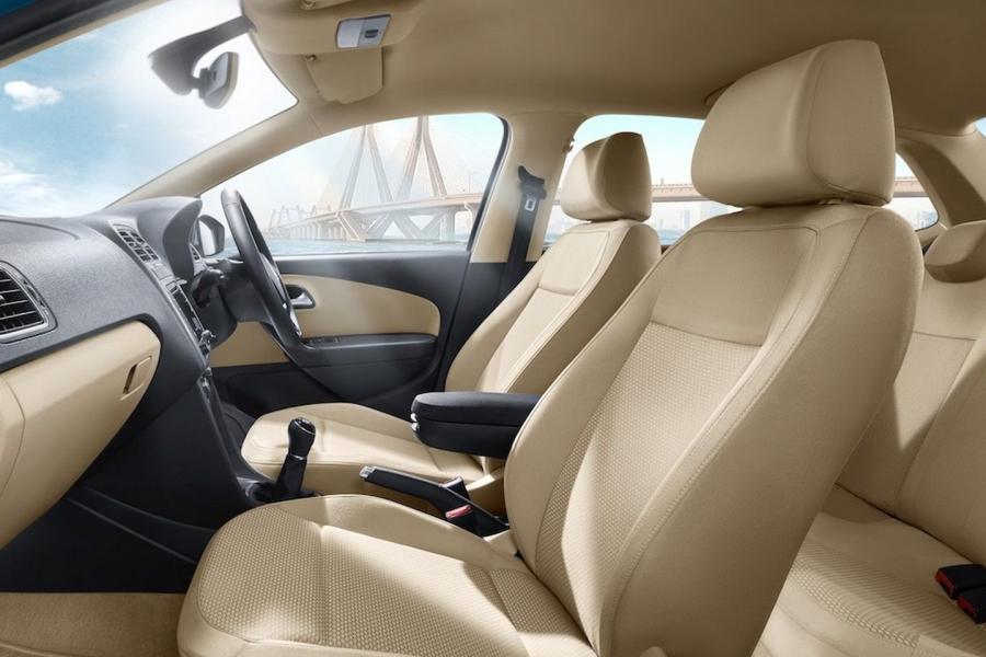 Интерьер Volkswagen Ameo 2016 года  (фото 8 из 16)